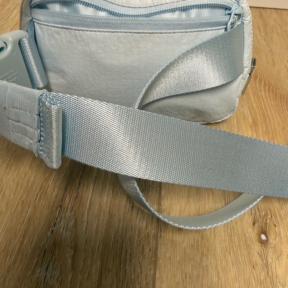 lululemon Light Blue Mist Crossbody Belt Bag - Picture 7 of 16